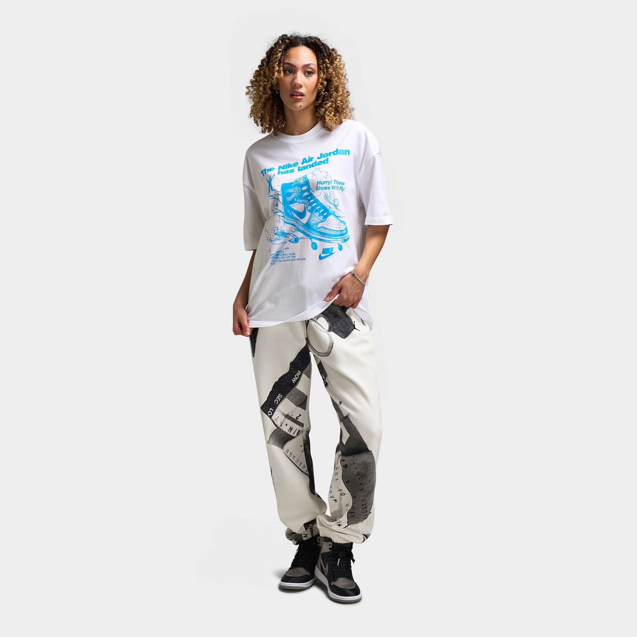 Jordan Women's Oversized Sneaker Graphic T-Shirt / White