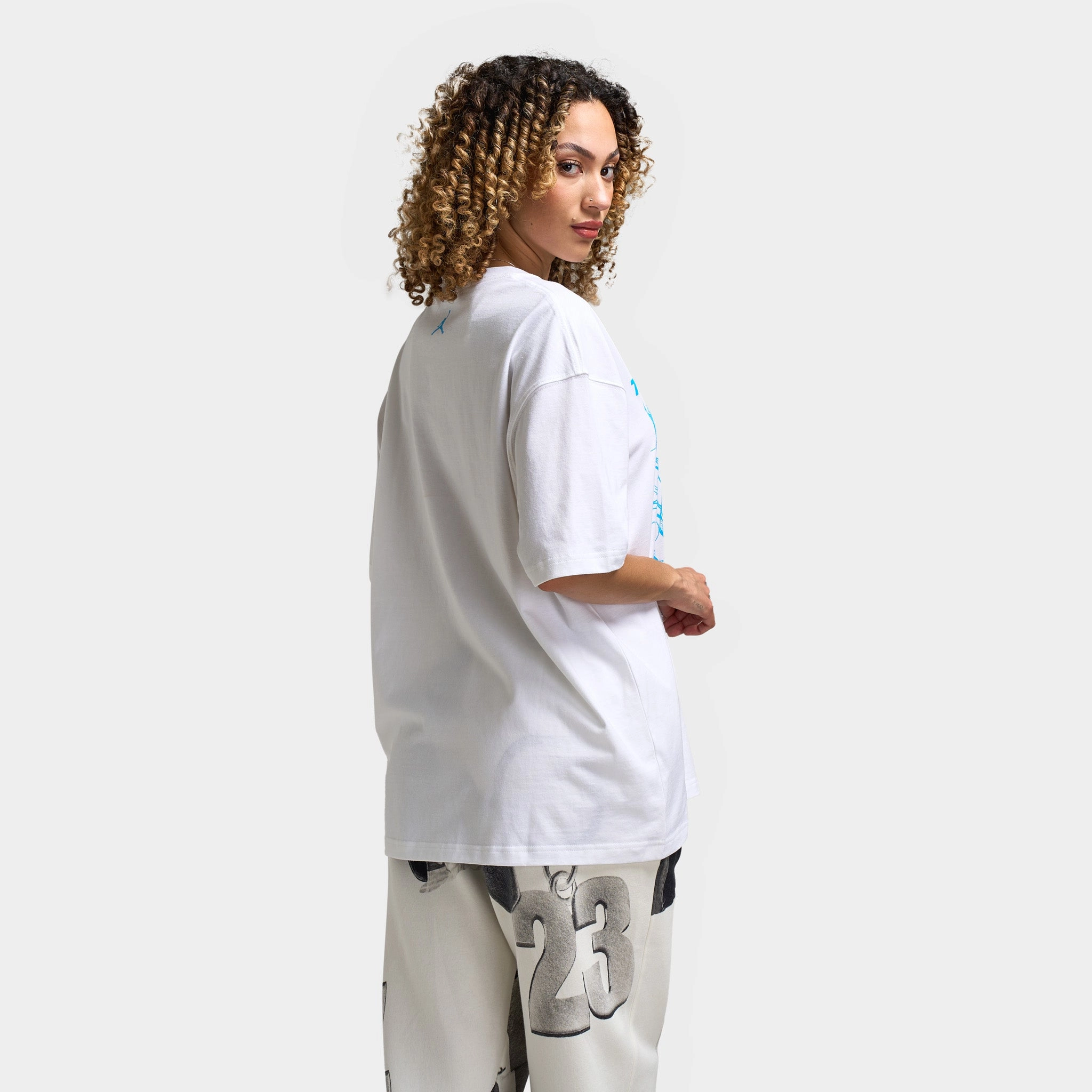 Jordan Women's Oversized Sneaker Graphic T-Shirt / White
