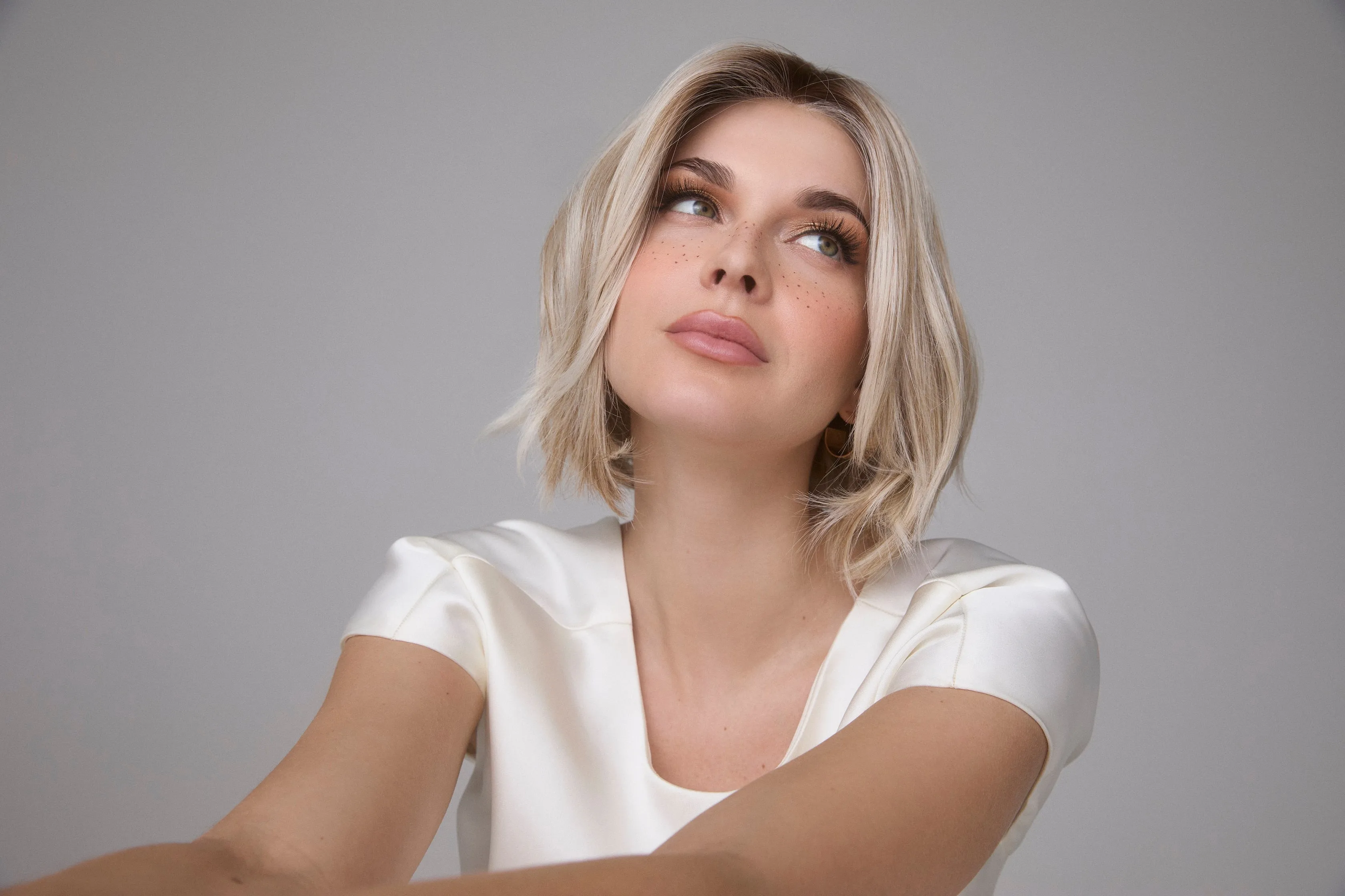 Mira Wig by Amore | Lace Front Monofilament