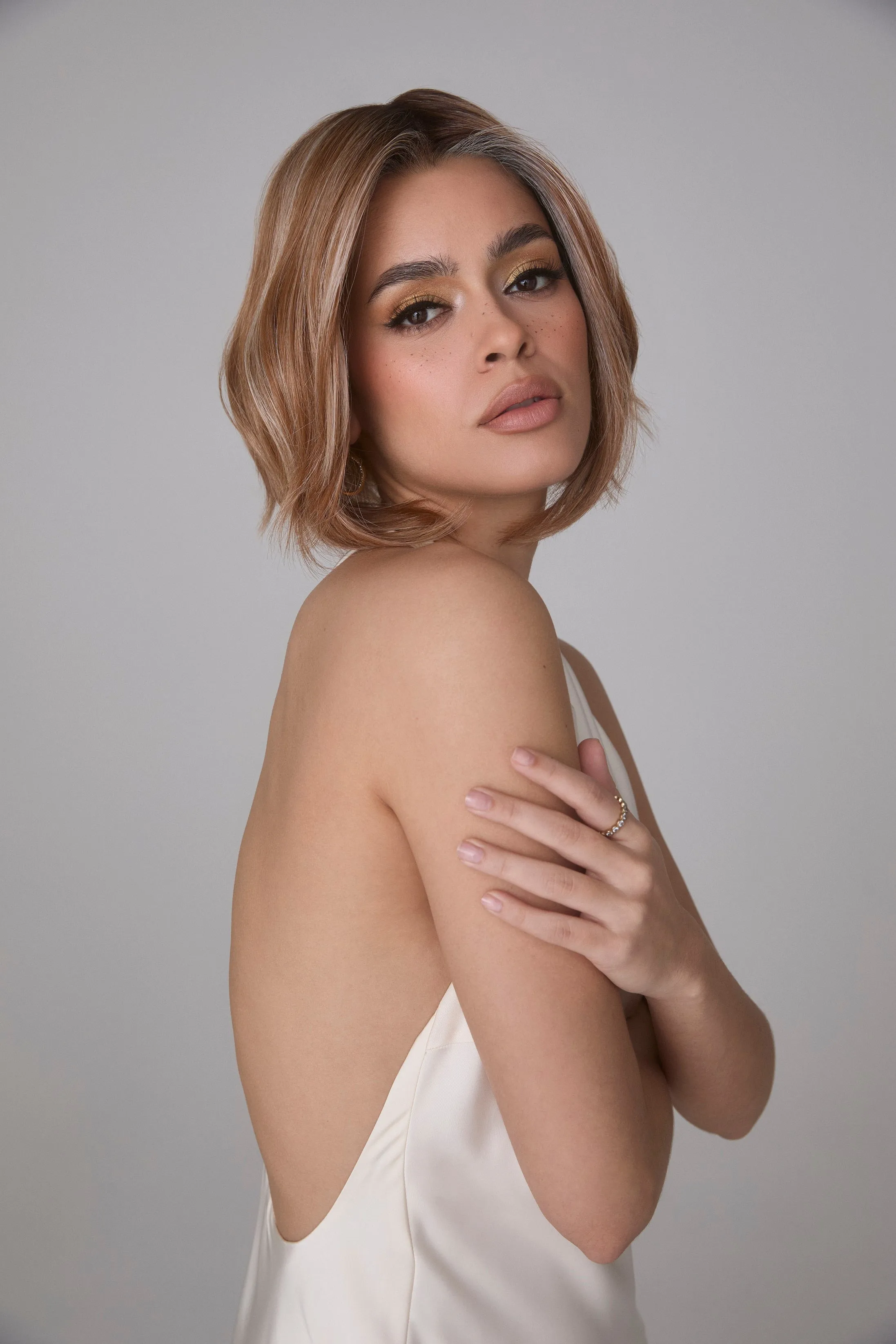 Mira Wig by Amore | Lace Front Monofilament