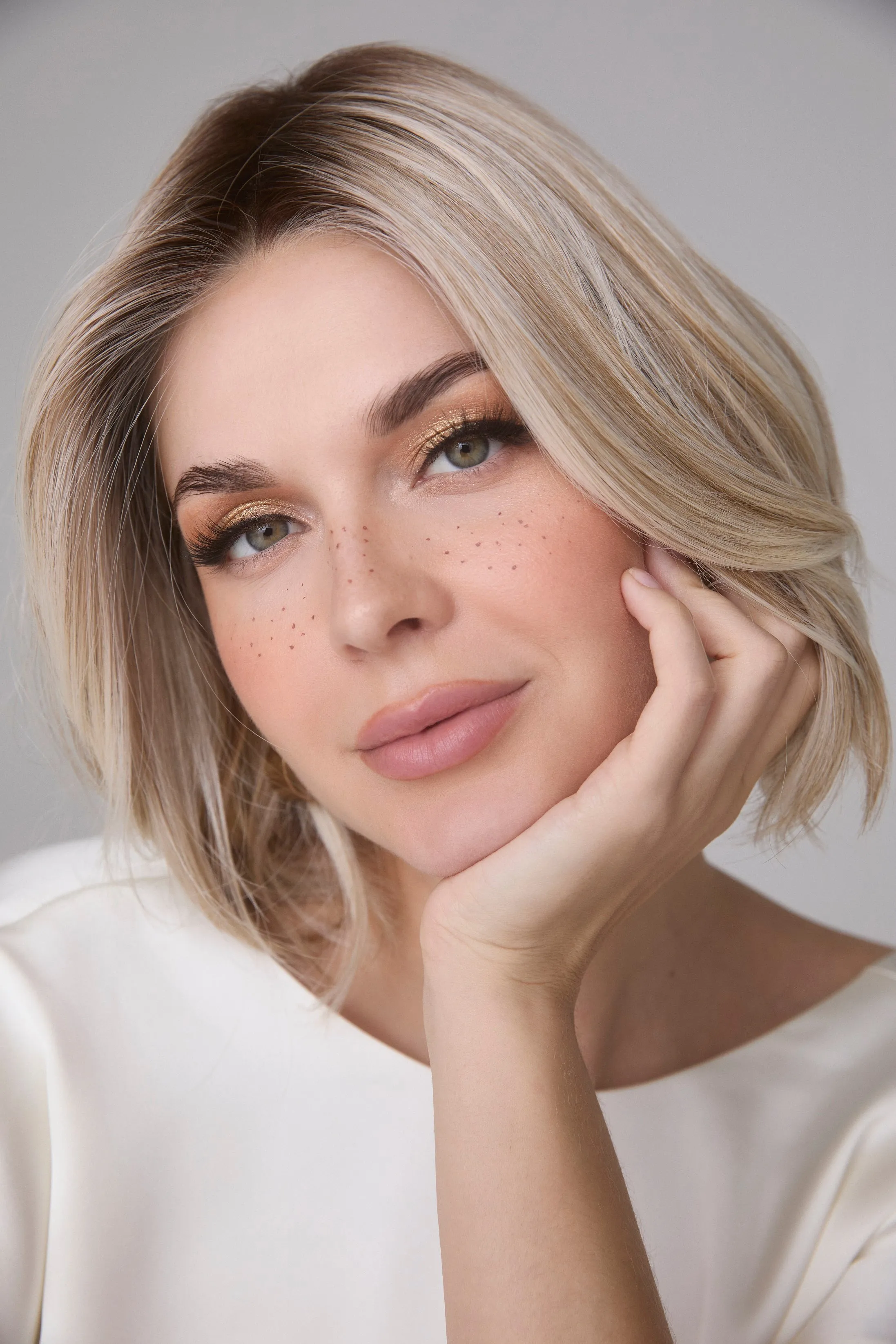Mira Wig by Amore | Lace Front Monofilament