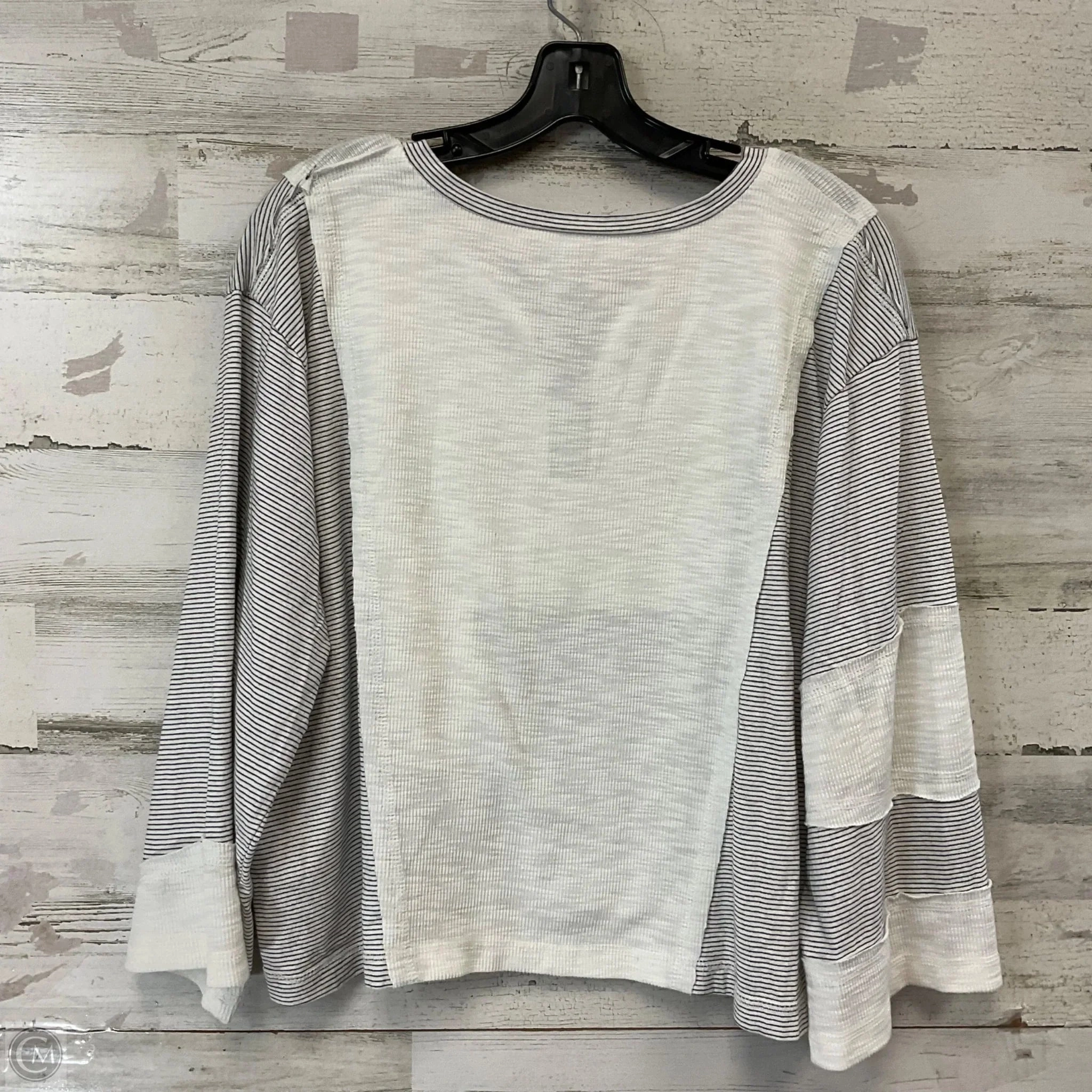 Top Long Sleeve By Pol In White, Size: M