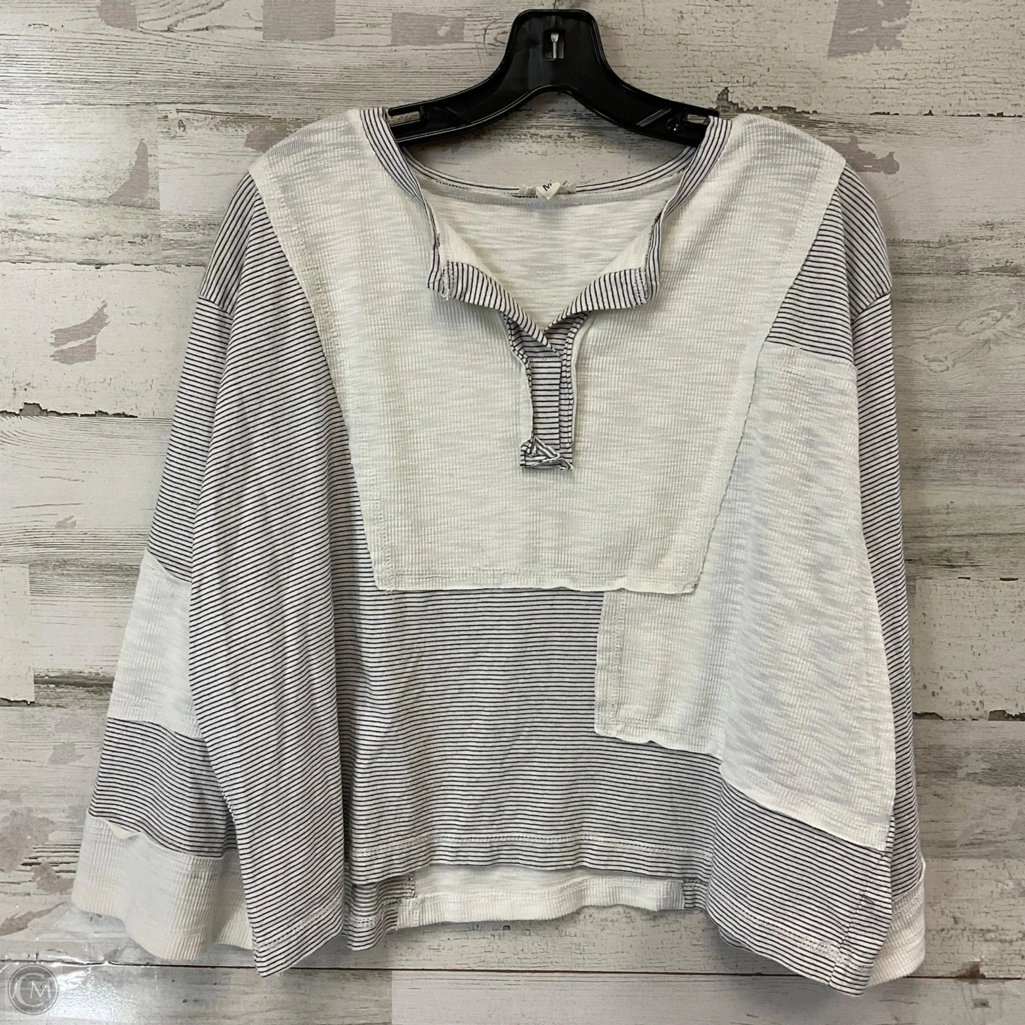 Top Long Sleeve By Pol In White, Size: M