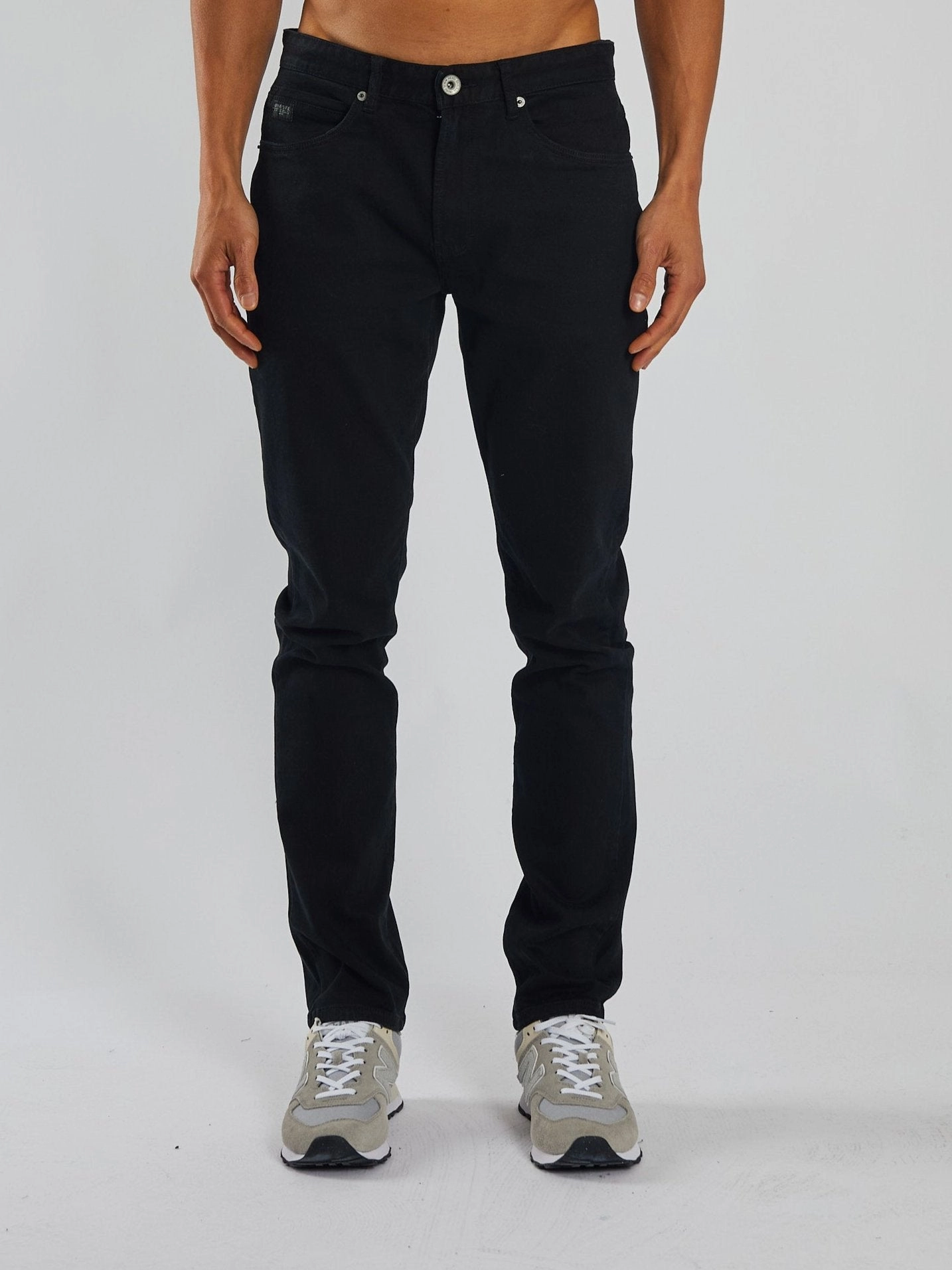 Wilson Straight Black